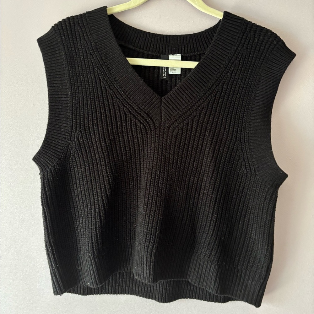 H&M Black V-Neck Sweater with Ribbed Knit Texture